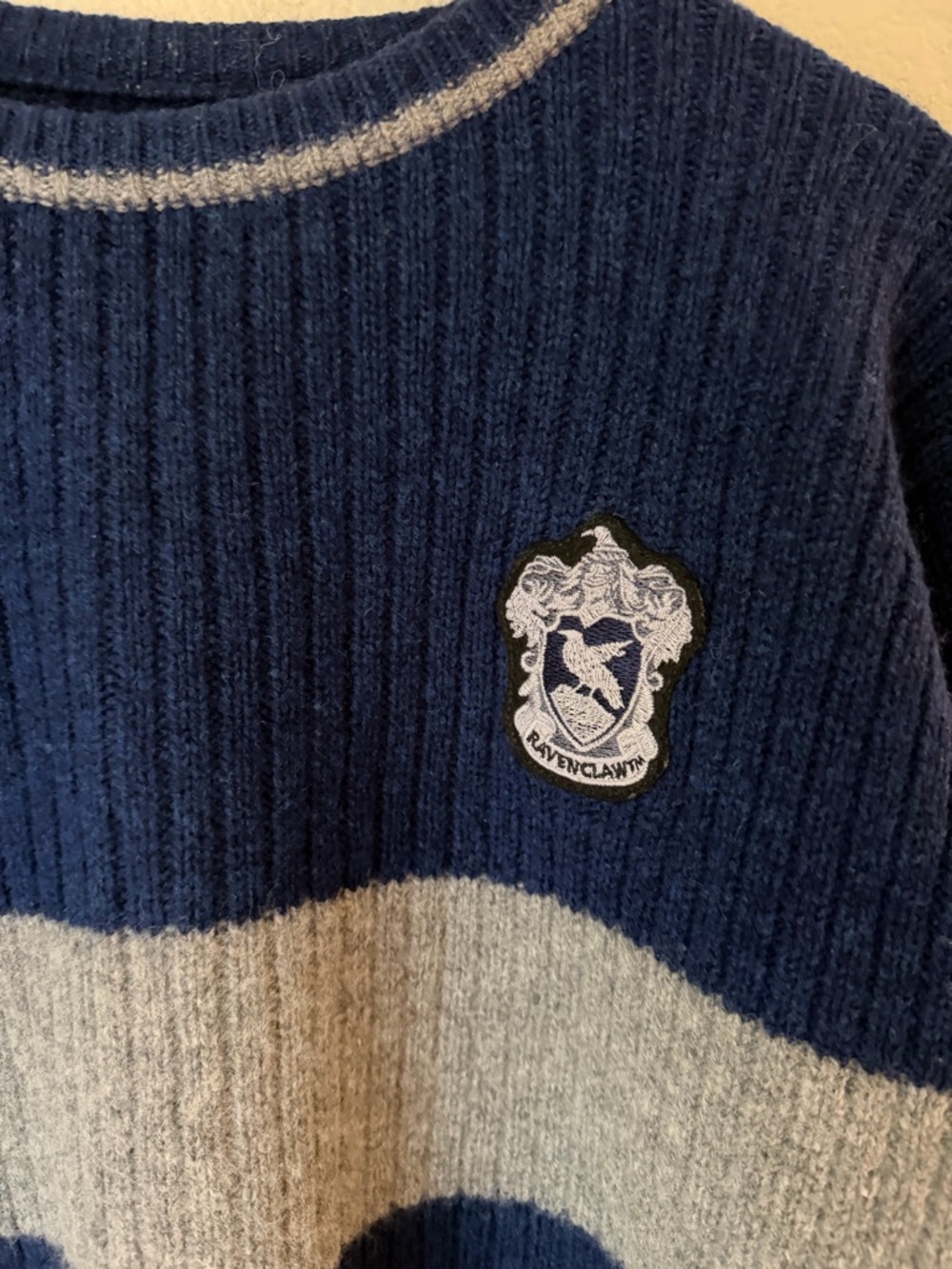 Ravenclaw Quidditch Harry Potter Lambswool Sweater Blue Gray Crest Sz XL - Picture 2 of 5